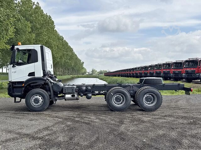 Chassis with cab Iveco T-Way AD380T47WH-3800 Chassis Cabin (13 units)