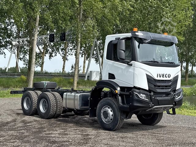 Chassis with cab Iveco T-Way AD380T47WH-3800 Chassis Cabin (13 units)