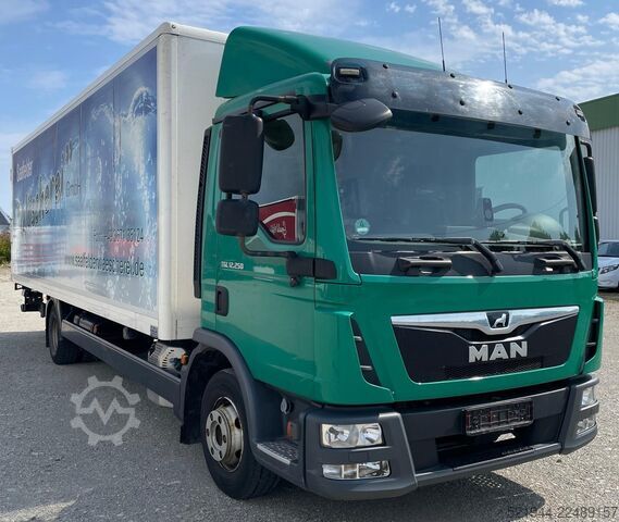Box truck MAN TGL 12.250 Koffer Ladebordwand BÄR Navi