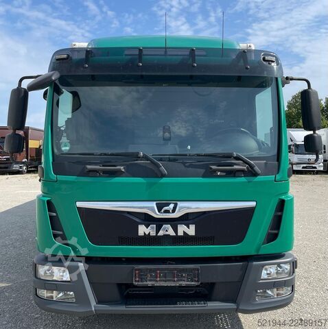 Box truck MAN TGL 12.250 Koffer Ladebordwand BÄR Navi