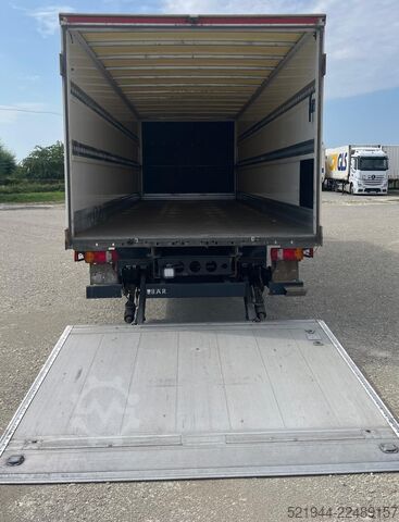 Box truck MAN TGL 12.250 Koffer Ladebordwand BÄR Navi