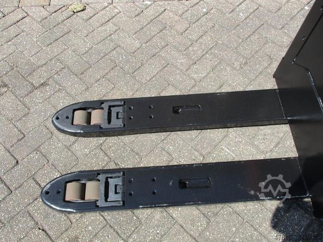 Pallet truck BT LPE200