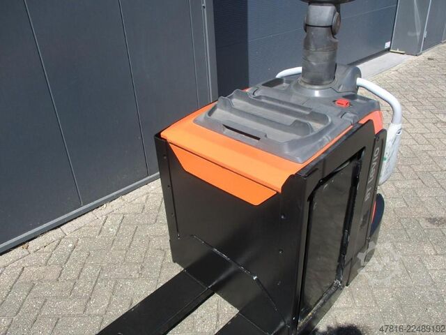 Pallet truck BT LPE200