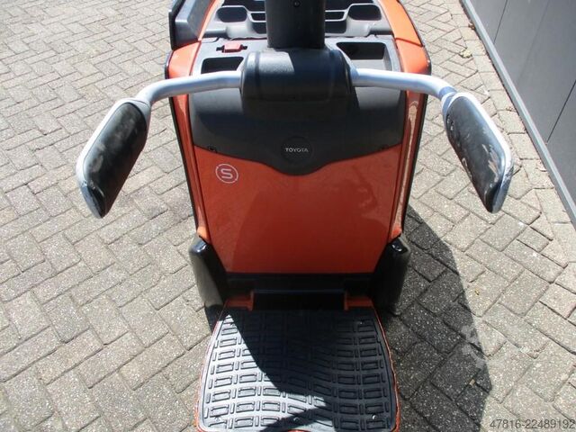 Pallet truck BT LPE200