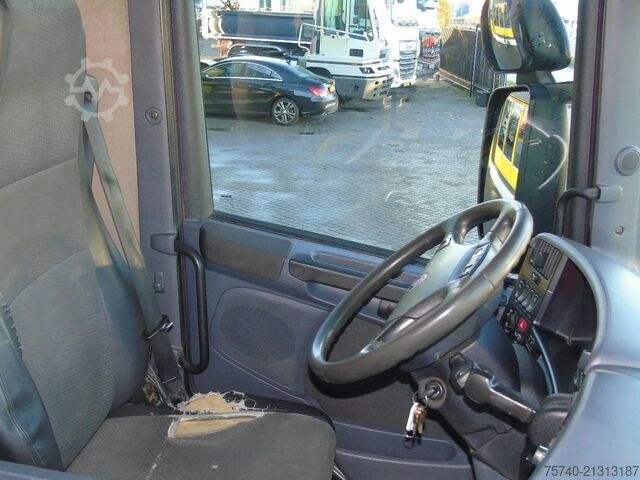 Refrigerated/freezer transport Scania P230 + carrier supra 950 + euro 5 + lift