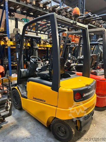 Elektro 4 Rad-Stapler Jungheinrich EFG 425