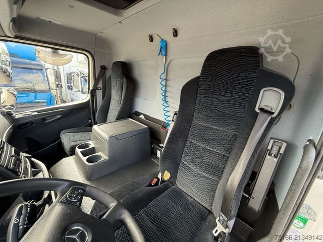 Box truck MERCEDES-BENZ ATEGO 1524 L Koffer 6,1 m LBW BÄR 1,5 T*NL 7,9 T