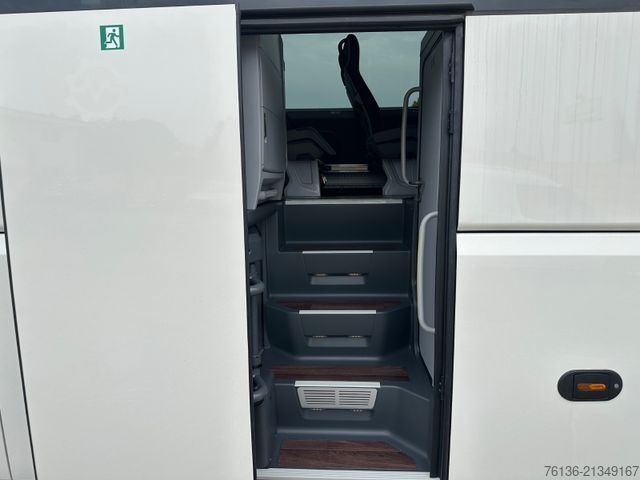 Motor coach MAN Lions Coach R08 63 Sitze 3-Achsen 13.8m
