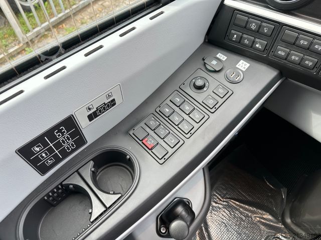 Motor coach MAN Lions Coach R08 63 Sitze 3-Achsen 13.8m