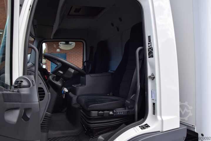 Transporter mit Koffer Mercedes-Benz Atego II  818 Koffer LBW 1500KGAutomatik Tempo