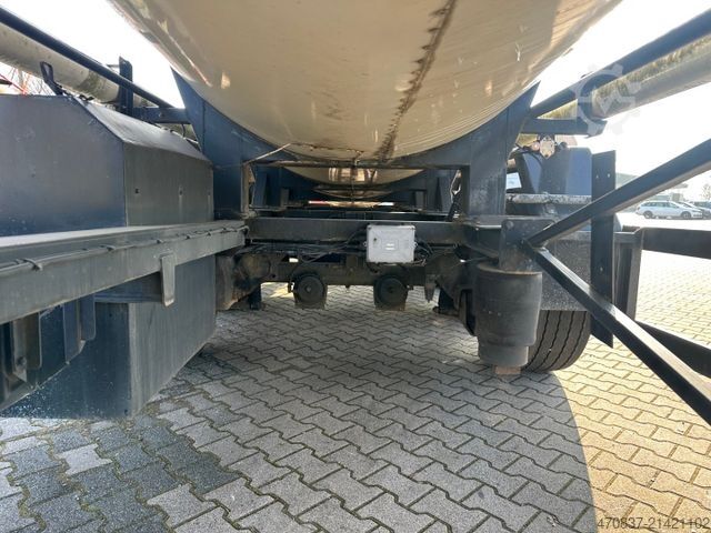 Tankauflieger HENDRICKS Bitum / 28.000 L / 3 x Kammer