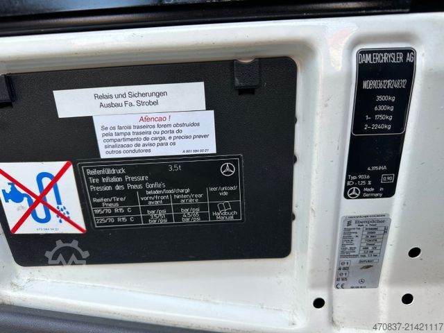 Fire truck MERCEDES-BENZ Sprinter 313 RTW / Trage /