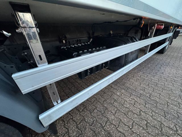 Refrigerated truck DAF LF 16.260 Tiefkühlkoffer mit Ladebordwand