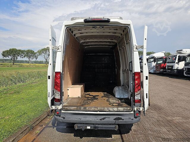 High-roof van IVECO DAILY 35 C 18 3.0 L2H2