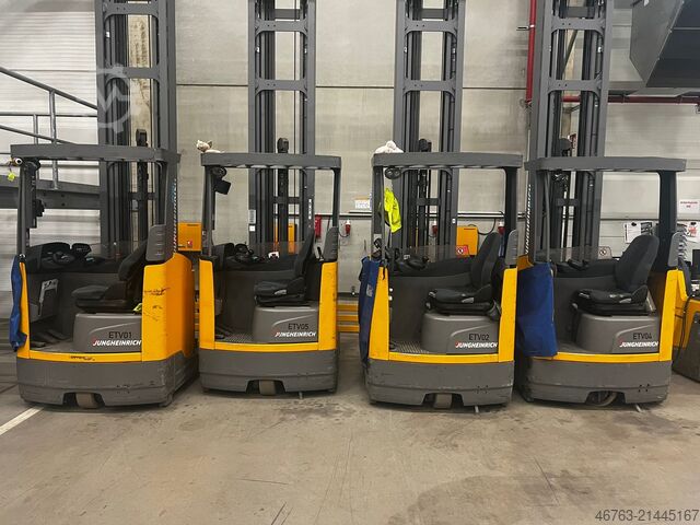 Schubmaststapler 1,8 to. Jungheinrich ETV 318