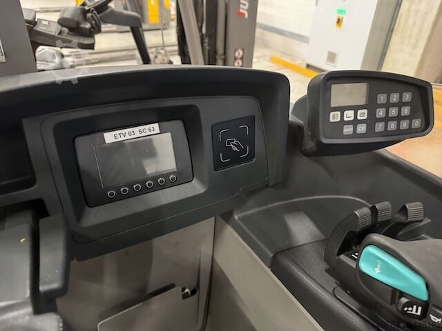 Schubmaststapler 1,8 to. Jungheinrich ETV 318