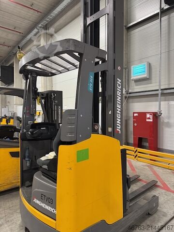 Schubmaststapler 1,8 to. Jungheinrich ETV 318
