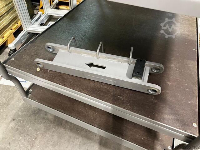 Manual pallet jack Jungheinrich EZS 130