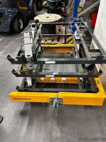 Manual pallet jack Jungheinrich EZS 130