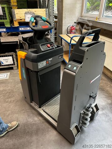 Manual pallet jack Jungheinrich EZS 130