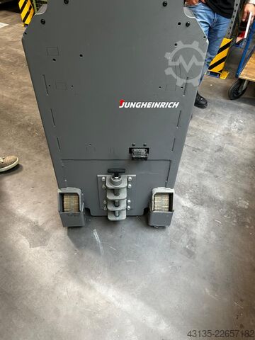 Manual pallet jack Jungheinrich EZS 130