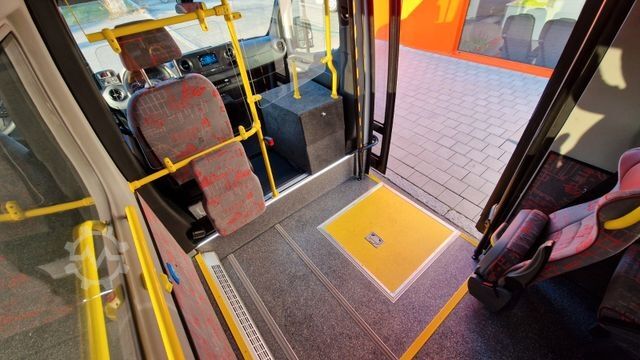 City bus MERCEDES-BENZ 2 x Vorlauffahrzeug Bürgerbus Niederflur 9 Sitze