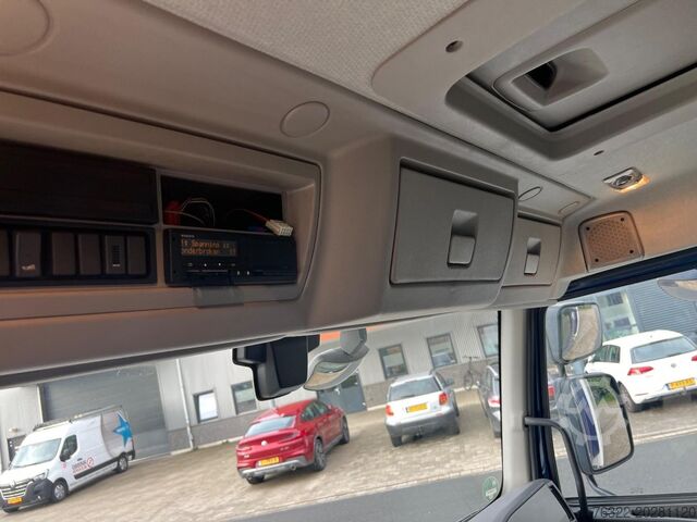 Box body Volvo FE 250 4X2 E6 / SLEEPERCAB / AIRCO / STANDKACH...