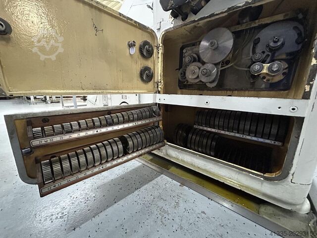 Gear hobbing machine PFAUTER P 160