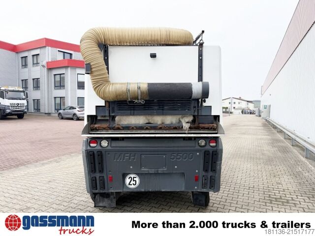 Kehrmaschine Aebi MFH 5500, 4-Rad-Lenkung, 3-Besen, Hochentleerung,