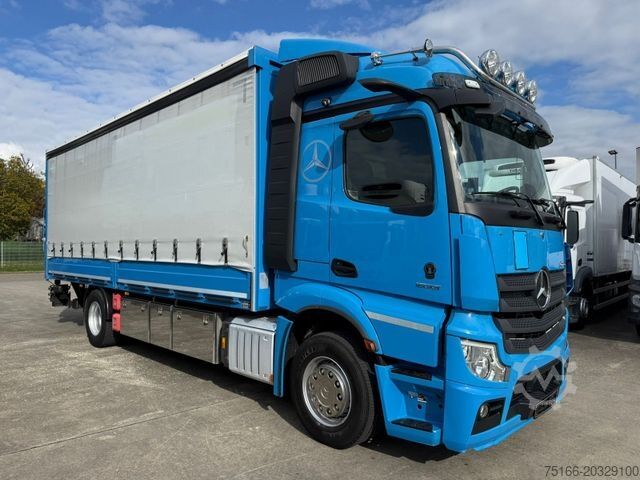 Flatbed truck MERCEDES-BENZ ACTROS 1833 L Pritsche/Plane 7,30 m LBW 2.000 kg
