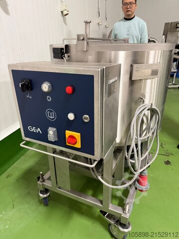 Form-, Panier- und Frittierlinie mit Top-Ausstattung, nahezu neuwertig. GEA Complete 600mm forming, coating and frying line