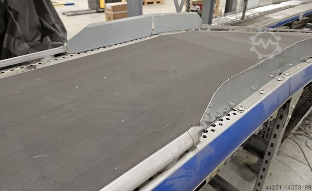 Ascending conveyor belt SSI Schäfer 