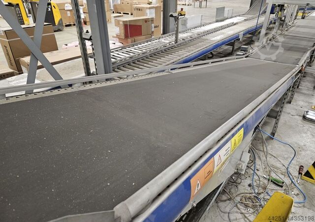 Ascending conveyor belt SSI Schäfer 