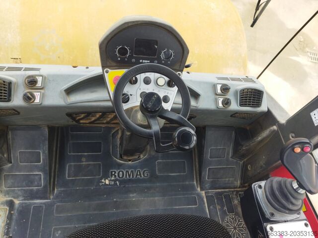 Single drum roller BOMAG BW216D5