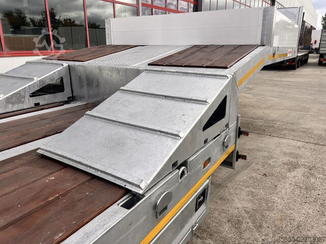 Low loader semitrailer Möslein ST 3  3 Achs Satteltieflader neu