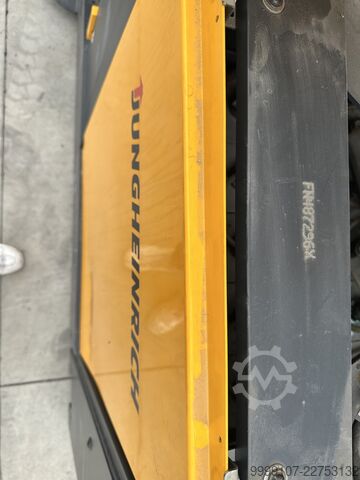 Schubmaststapler für schmale Gänge Jungheinrich EKX 410