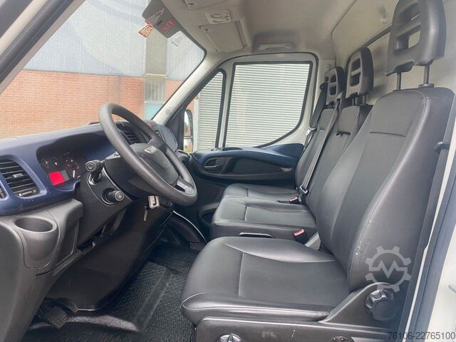 Box van IVECO Daily 35C14 Hi-Matic Koffer mit Ladebordwand