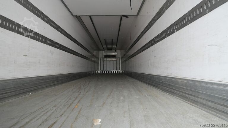 Refrigerated/frozen transport LAMBERET 3 Axle frigo trailer Carrier Vector 1950 Bi-Temp