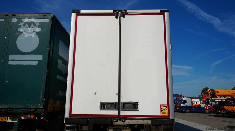 Refrigerated/frozen transport LAMBERET 3 Axle frigo trailer Carrier Vector 1950 Bi-Temp