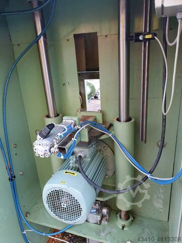 Log house drilling machine with undercutter Markon Finland 