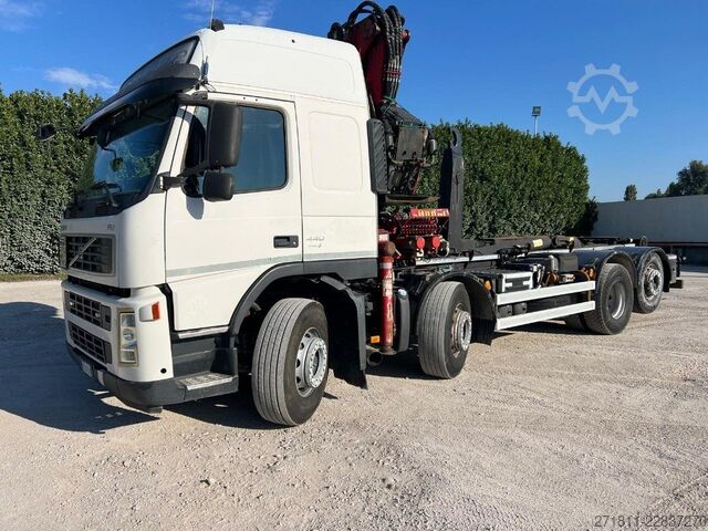 Abrollkipper VOLVO VOLVO FM82 SCARRABILE CON GRU E POLIPO