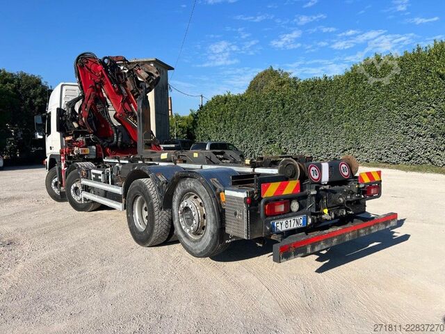 Abrollkipper VOLVO VOLVO FM82 SCARRABILE CON GRU E POLIPO