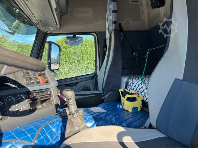 Abrollkipper VOLVO VOLVO FM82 SCARRABILE CON GRU E POLIPO