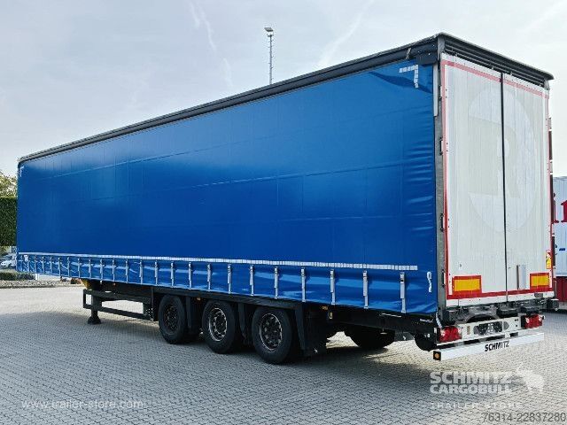 Auflieger mit Pritsche & Plane Schmitz Cargobull Curtainsider Coil Getränke