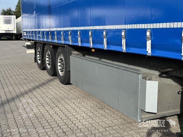 Auflieger mit Pritsche & Plane Schmitz Cargobull Curtainsider Standard Getränke