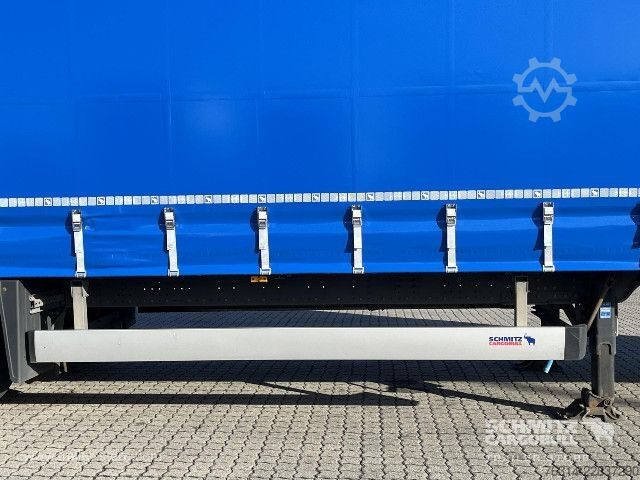 Auflieger mit Pritsche & Plane Schmitz Cargobull Curtainsider Mega Getränke