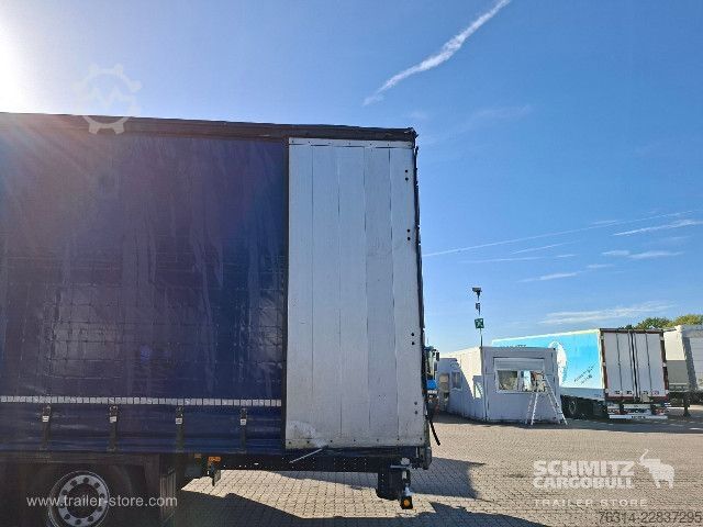 Auflieger mit Pritsche & Plane Schmitz Cargobull Curtainsider Mega Getränke