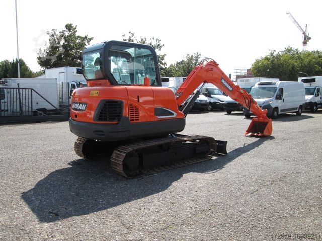 Chain excavator DOOSAN DX60*38 KW*YANMAR MOTOR*