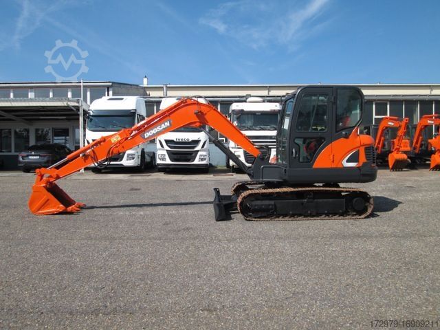 Chain excavator DOOSAN DX60*38 KW*YANMAR MOTOR*