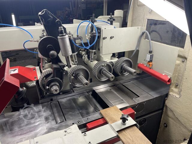 Hobel- und Kehlautomat WEINIG HYDROMAT  (9 spindle)